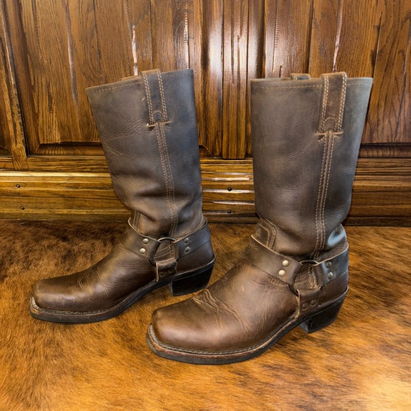 **SOLD** Frye Moto Boots WORN ONCE Size 8 - Picture 4 of 6